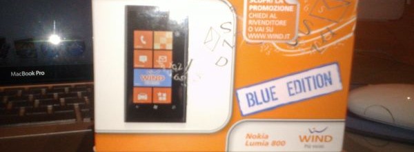 Nokia Lumia 800: disponibile la versione azzurra!