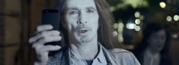 Il nuovo spot Nokia prende in giro i fan Apple...