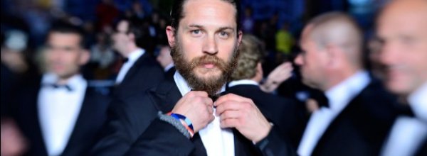 Tom Hardy sar Elton John