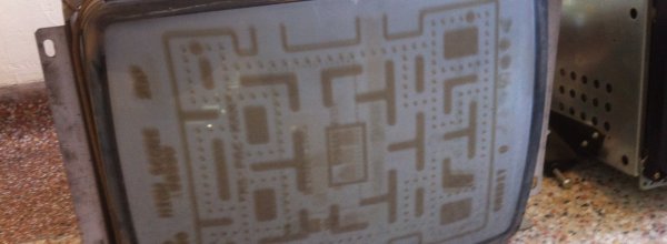 Uno schermo bruciato da Pac-Man diventa arte