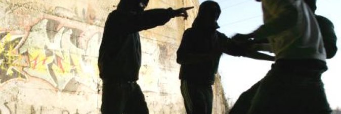 Tre bulli picchiano un quattordicenne a Napoli: per gli esperti  colpa dei videogiochi.