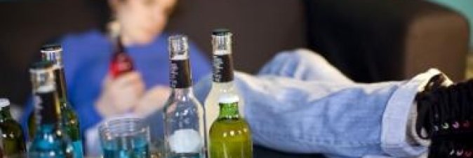 Droga la fidanzata per continuare a giocare con il suo amico sulla console