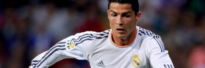 Cristiano Ronaldo - Il Mondo ai suoi Piedi