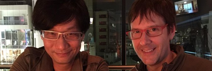 Kojima in una foto con Mark Cerny di Sony