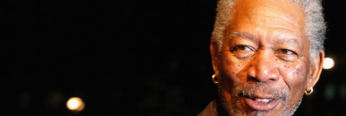 Atterraggio d'emergenza per Morgan Freeman. Nessun problema per l'attore!