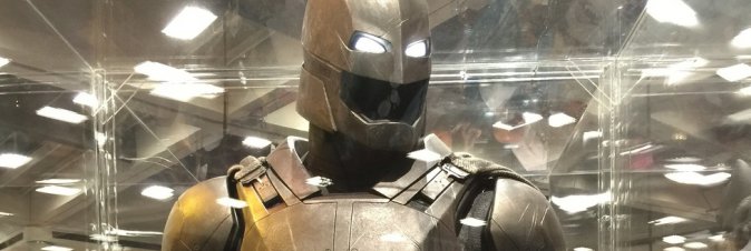 Warner Bros. mette in mostra i costumi di scena dell'universo DC