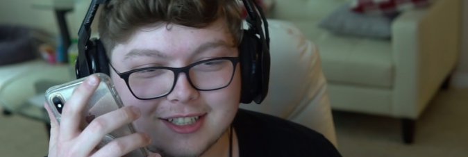 Uno streamer paga i debiti studenteschi della madre con i soldi vinti su Fortnite